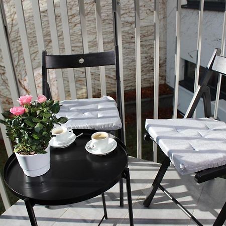 Leo Apartment Free Parking!!! Bratislava Bagian luar foto