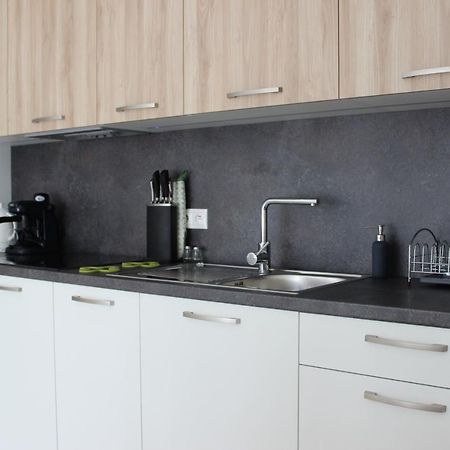 Leo Apartment Free Parking!!! Bratislava Bagian luar foto