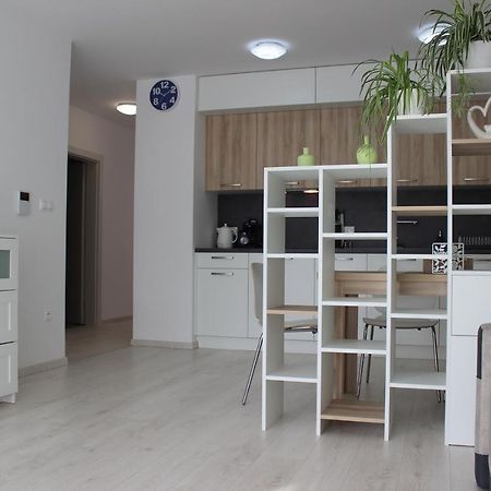 Leo Apartment Free Parking!!! Bratislava Bagian luar foto