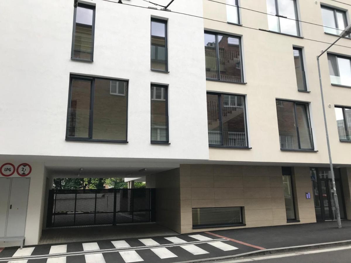 Leo Apartment Free Parking!!! Bratislava Bagian luar foto