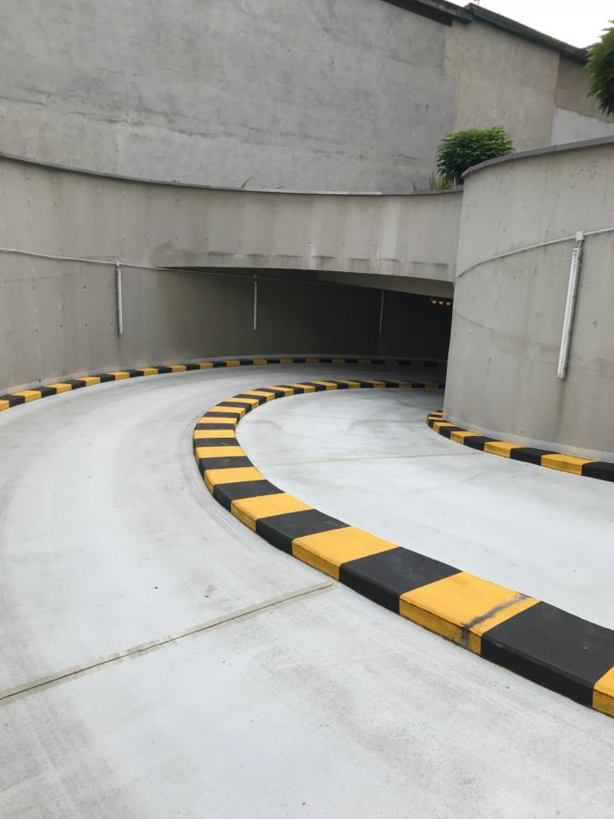 Leo Apartment Free Parking!!! Bratislava Bagian luar foto