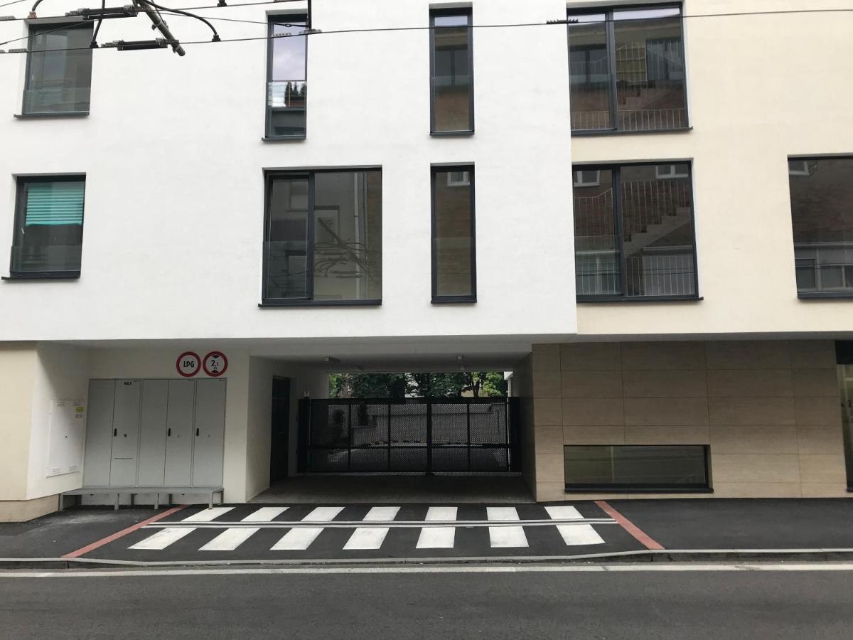 Leo Apartment Free Parking!!! Bratislava Bagian luar foto