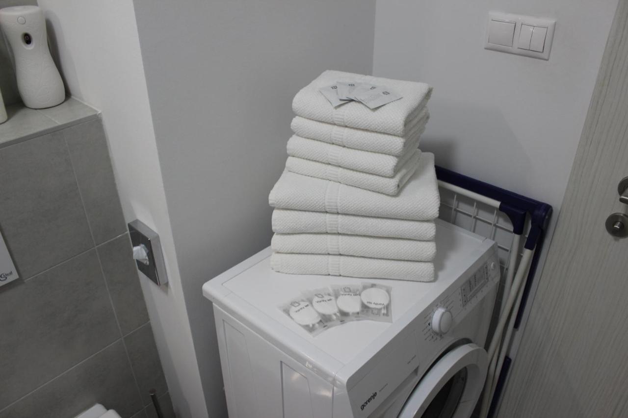 Leo Apartment Free Parking!!! Bratislava Bagian luar foto