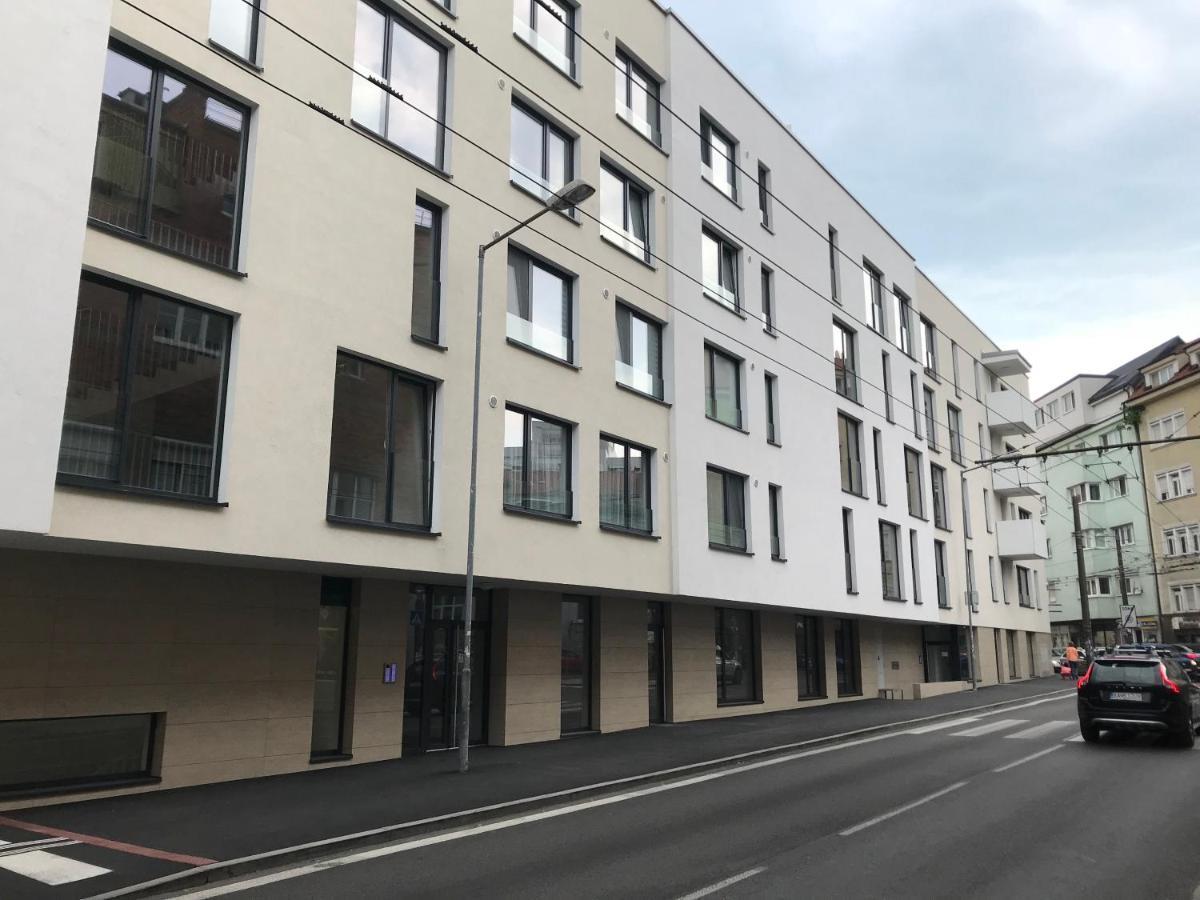 Leo Apartment Free Parking!!! Bratislava Bagian luar foto