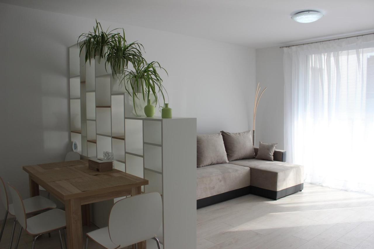 Leo Apartment Free Parking!!! Bratislava Bagian luar foto