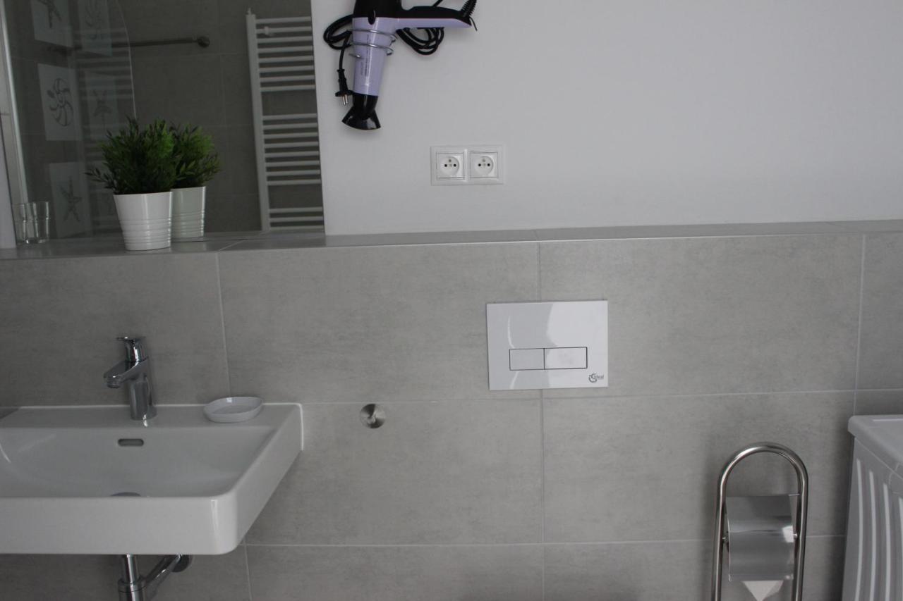 Leo Apartment Free Parking!!! Bratislava Bagian luar foto