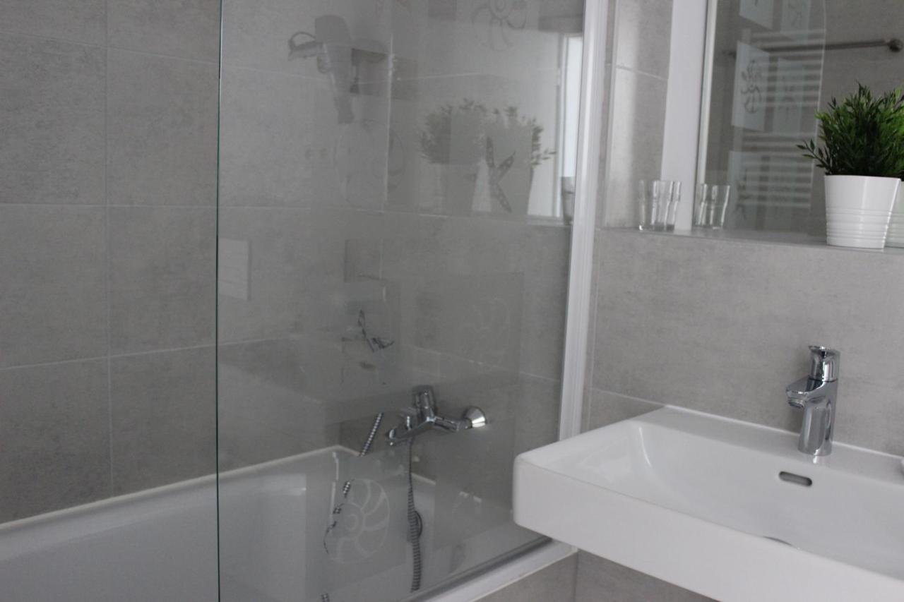Leo Apartment Free Parking!!! Bratislava Bagian luar foto