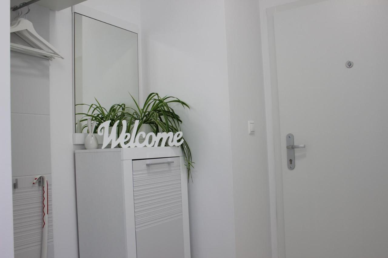Leo Apartment Free Parking!!! Bratislava Bagian luar foto